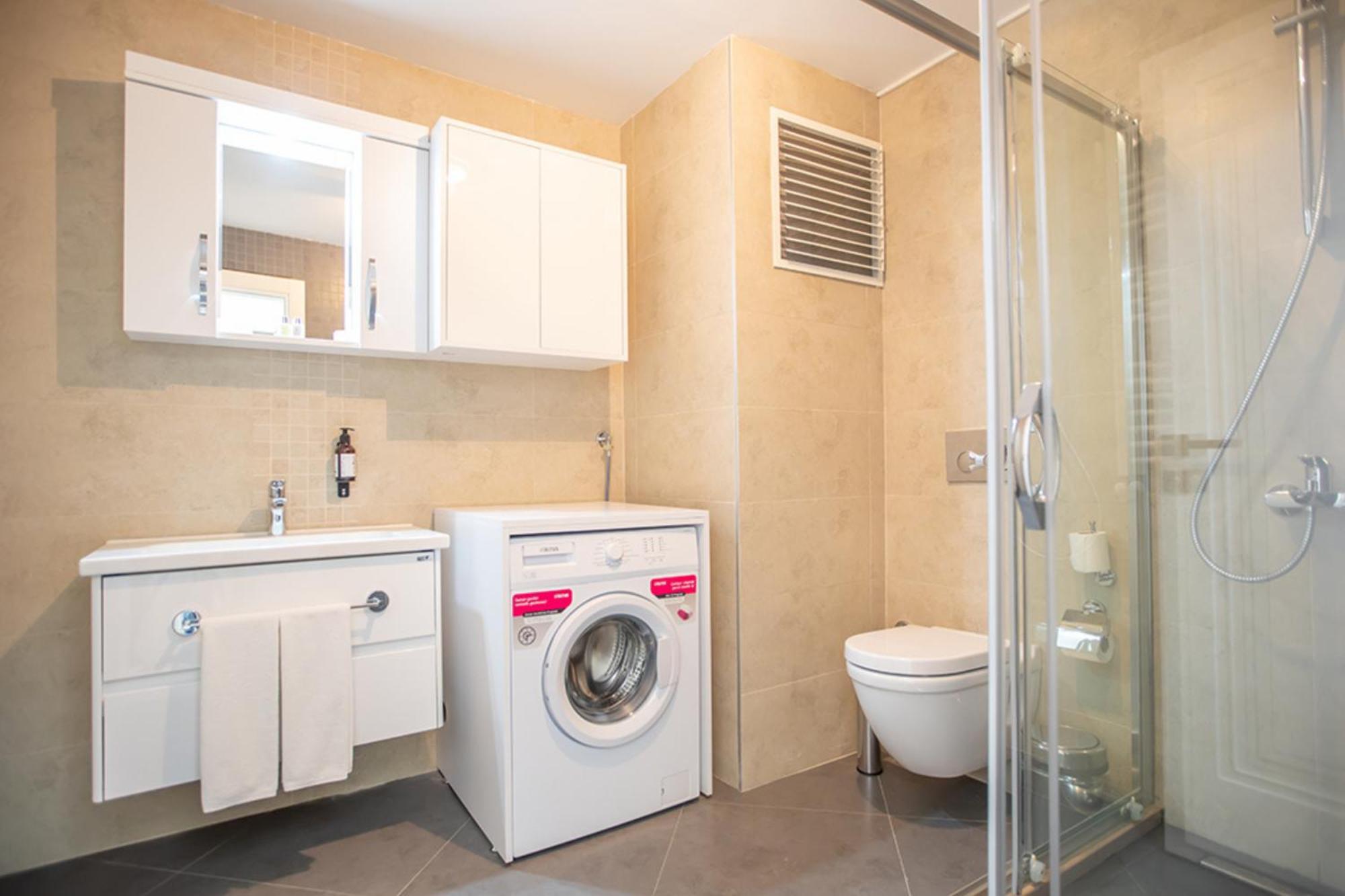 มิลเลนเนียม อิสตันบูล โกลเดน ฮอร์น Hotel ภายนอก รูปภาพ A modern bathroom with a washing machine